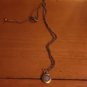 Elegant Gold Pendant Necklace